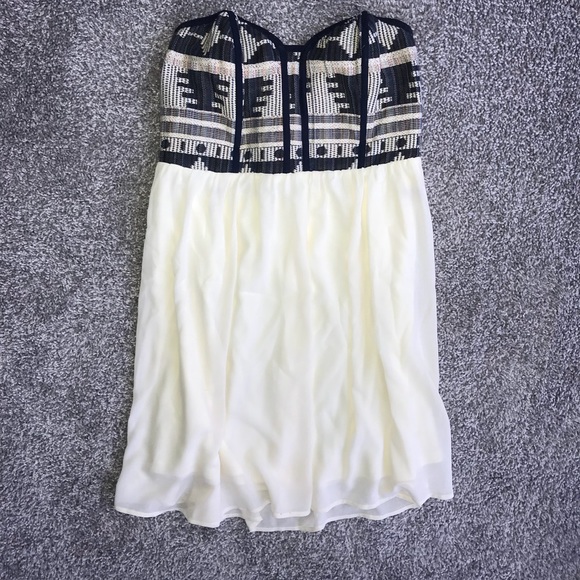 Francesca’s Dress - Picture 1 of 3